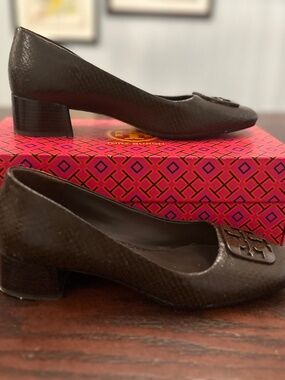 Tory Burch Georgia Pump Shiny Snake, Chocolate brown, Size US 9